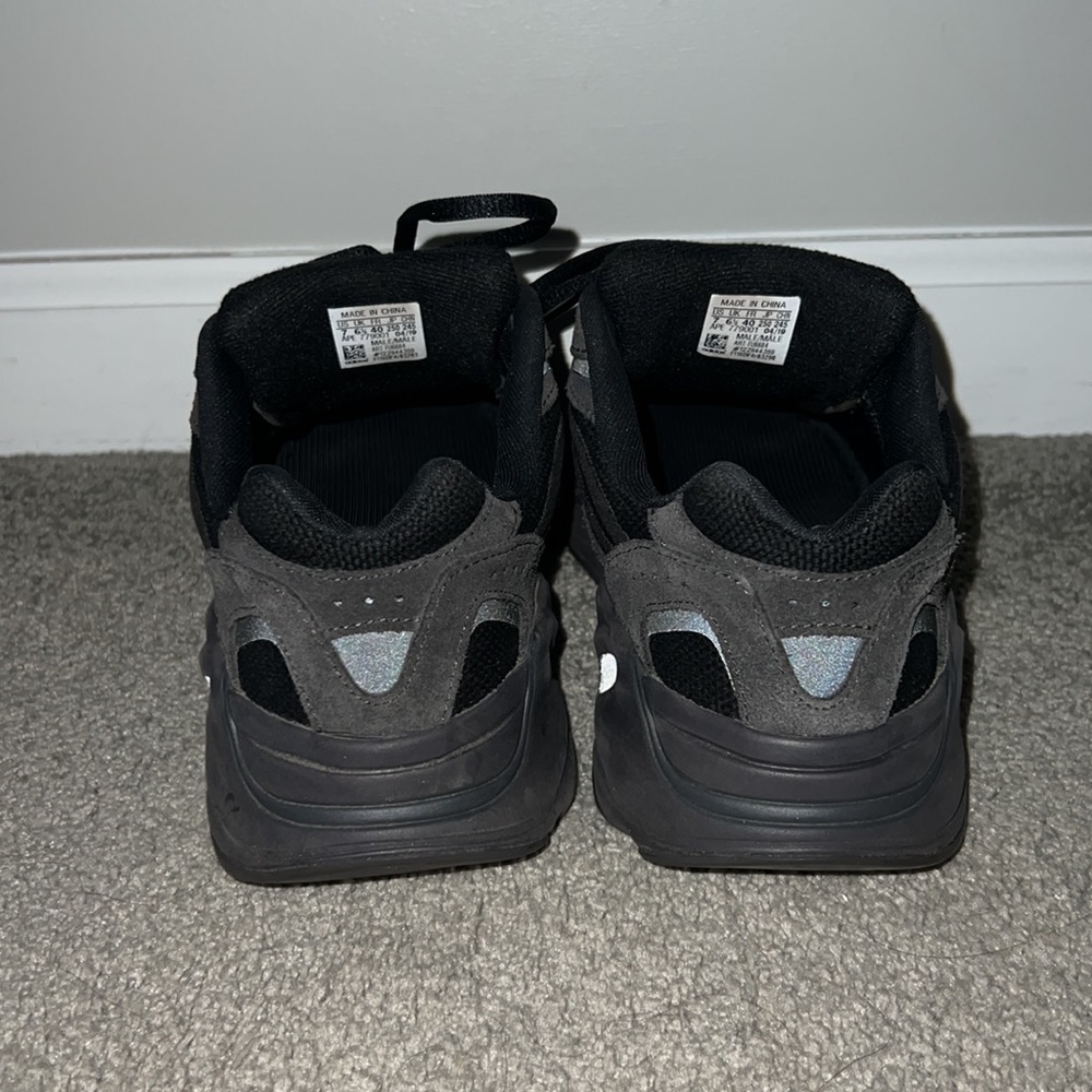 Yeezy 700 V2 reflective - Picture 2 of 5